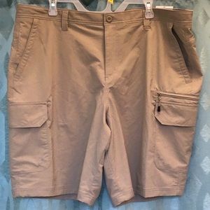 George mens at the knee tan shorts, 6 pockets, some stretch size 44 and 46